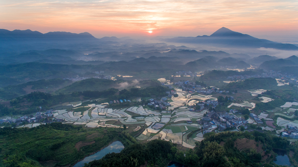 城市之光山水毓秀魅力崇阳